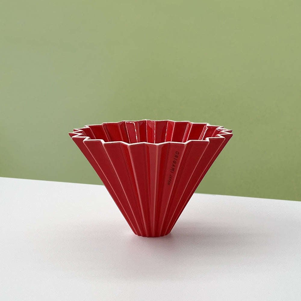 Dripper origami rouge en céramique pour préparation café de spécialité en méthode douce