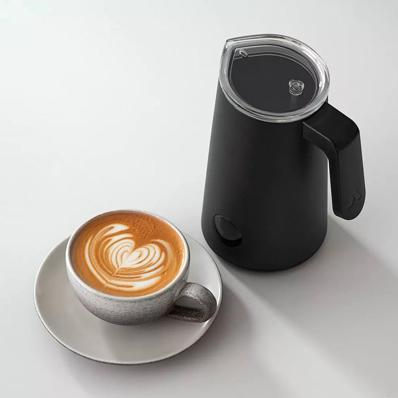 Que votre espresso vienne d'une machine à capsule, d'une cafetière italienne ou d'une Aeropress, optez pour le NanoFoamer PRO pour profiter d'un lait parfait pour votre café matinal. &nbsp;